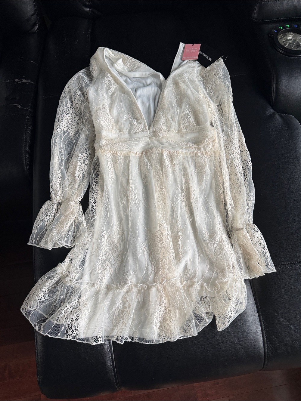 Pretty Little Thing NWT Size:8 Womens Ivory Lace Long-Sleeve Party Dress